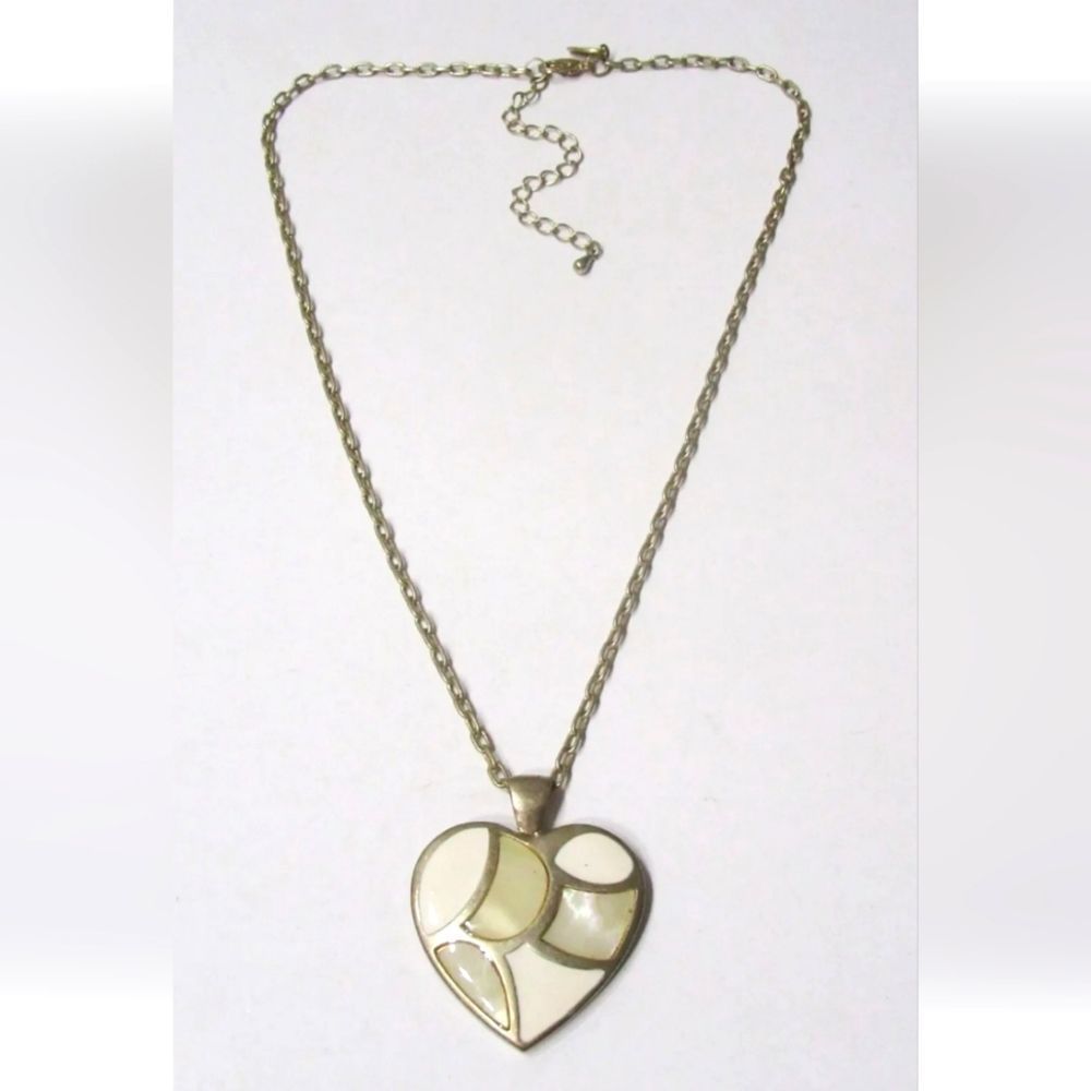 5/$21 ❤️ Lia Sophia Jewelry Mother of Pearl Heart Necklace in Gold